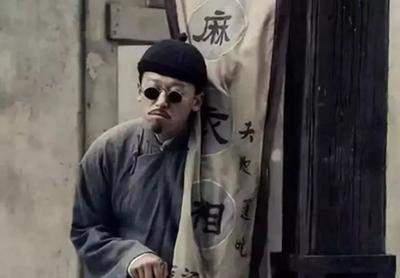 算命先生斷定他窮極一生，禪師四句話點醒胎匠變富豪